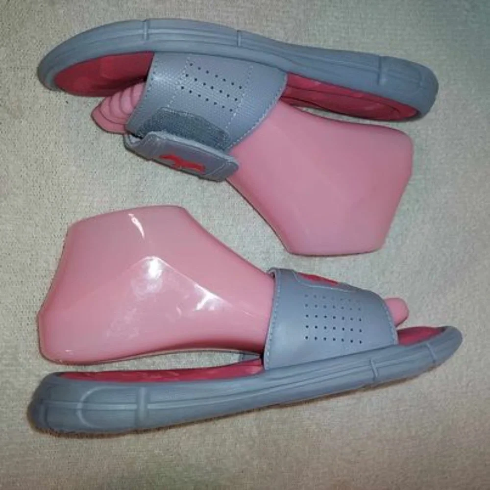 Under Armour kid's slides gray and red size 5Y/Eur 37.5